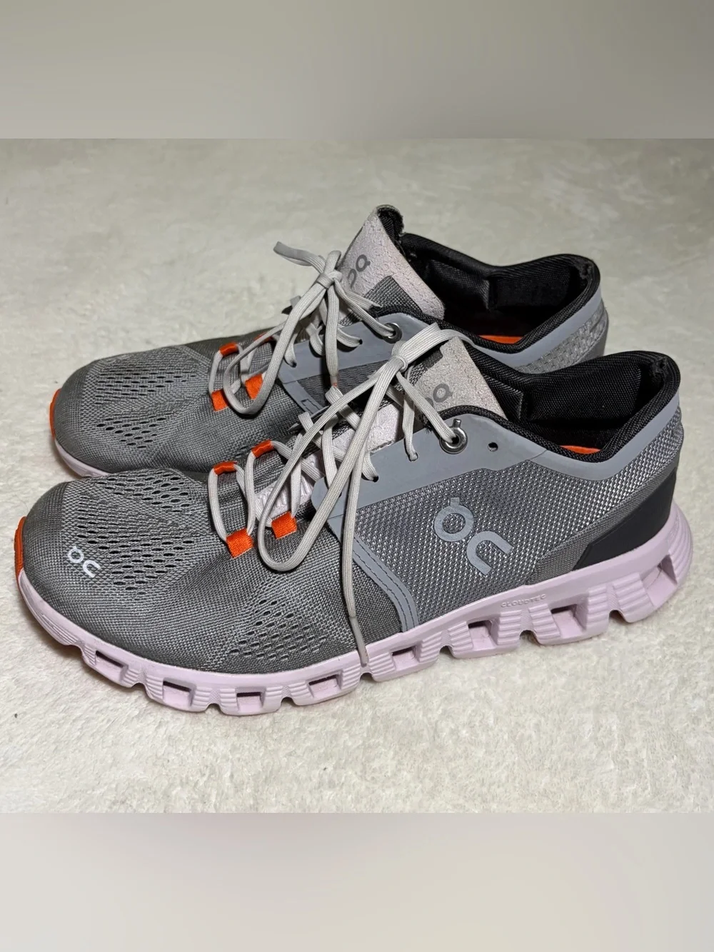 On Running Women's Gray Sneakers with Light Pink Soles Sz 8.5
